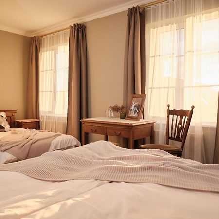 Hotel Pernigele Yelgavkrasty 외부 사진