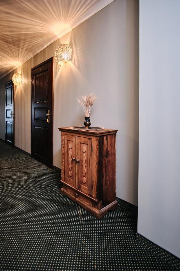Hotel Pernigele Yelgavkrasty 외부 사진