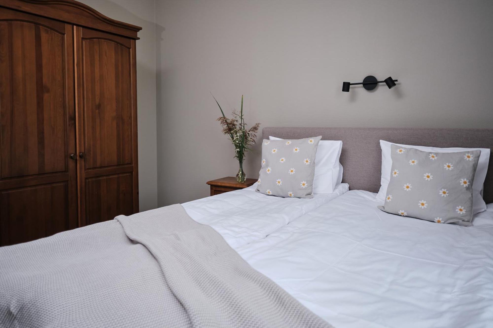 Hotel Pernigele Yelgavkrasty 외부 사진
