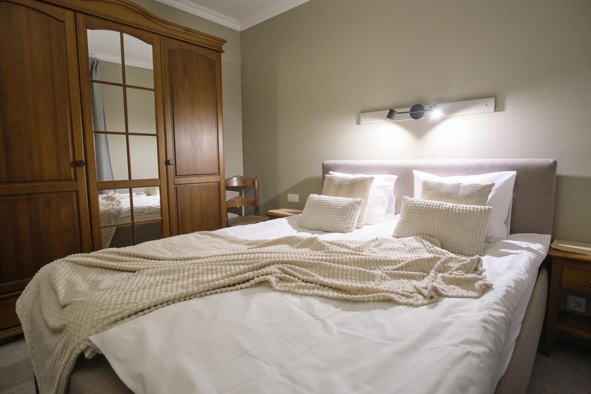 Hotel Pernigele Yelgavkrasty 외부 사진