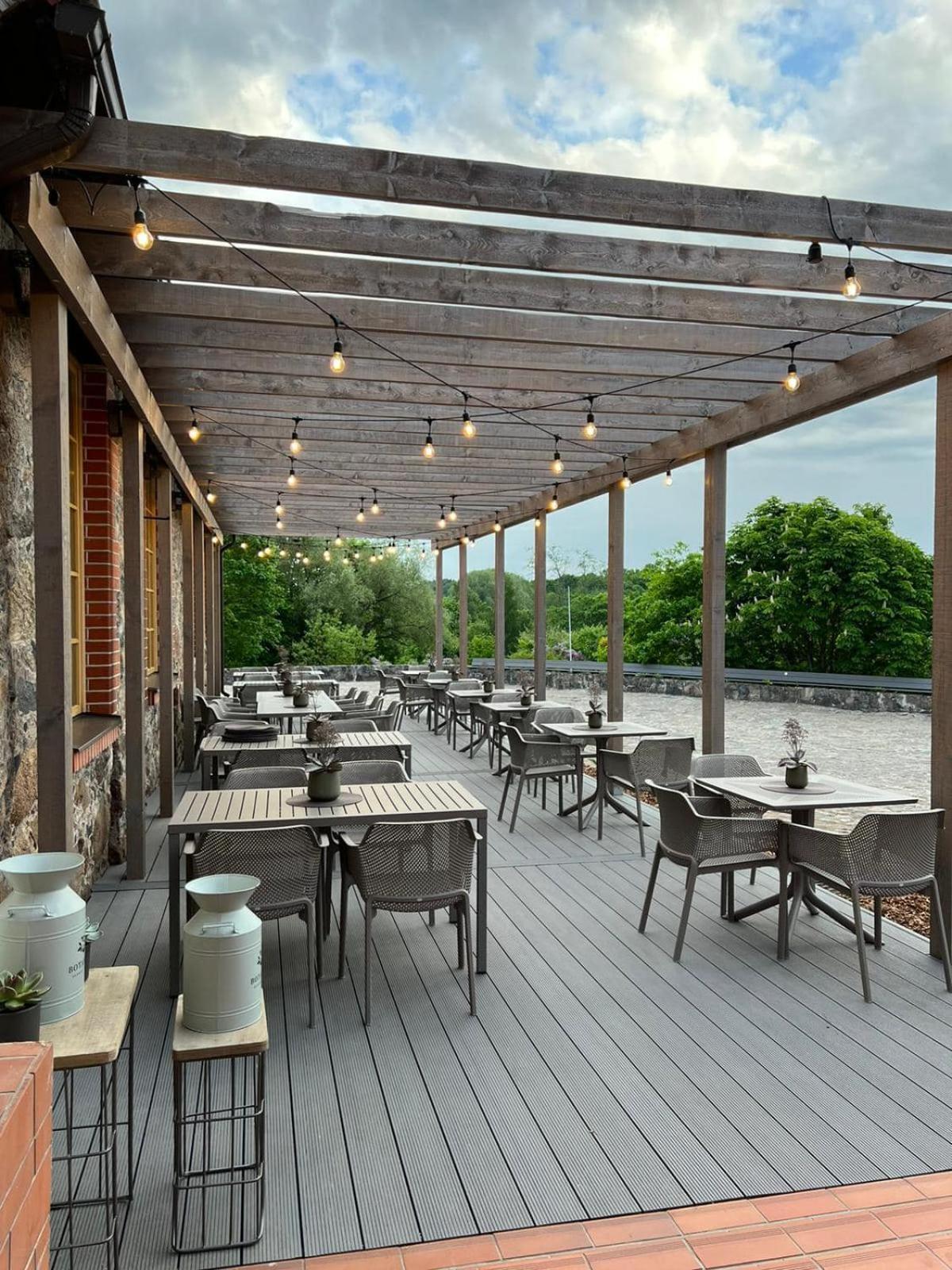 Hotel Pernigele Yelgavkrasty 외부 사진